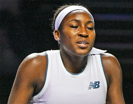 前年女王 ダブルフォルト17本で黒星