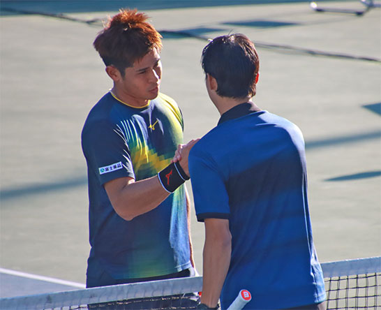 （左から）内田海智、錦織圭