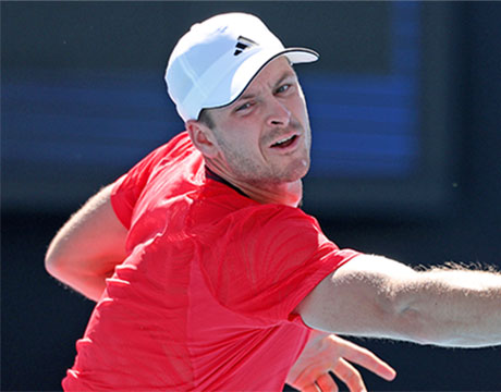 手術から復帰 いきなり世界3位と対戦 (C)