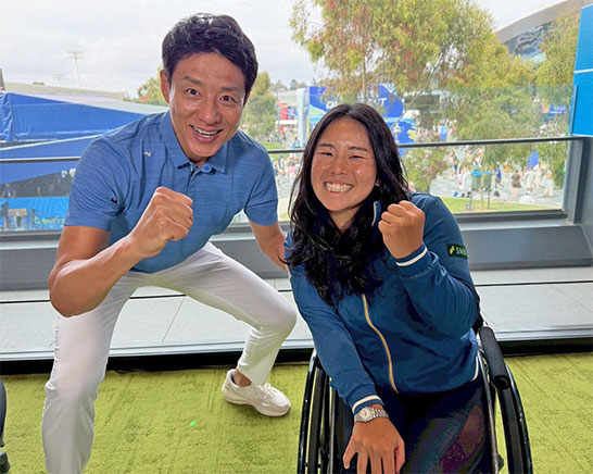 （左から）松岡修造氏と上地結衣